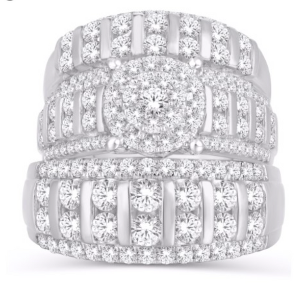Round Frame Diamond Cluster Striped Trio Bridal Set (3.33CT) in 14K Gold - Size 7 to 12